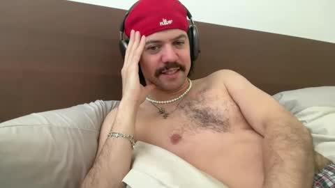 Tyleruzi online show from December 6, 4:33 pm