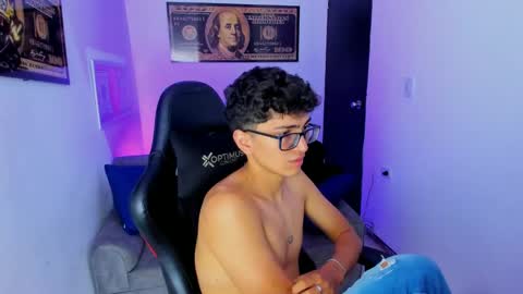 Snapshot of tylerwhiite_ chatting on February 25, 6:03 am online show from February 25, 6:03 am
