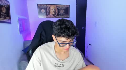 Snapshot of tylerwhiite_ chatting on February 26, 2:52 am online show from February 26, 2:52 am