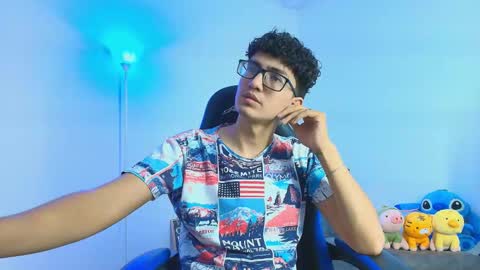 Snapshot of tylerwhiite_ chatting on October 14, 8:01 pm online show from October 14, 8:01 pm