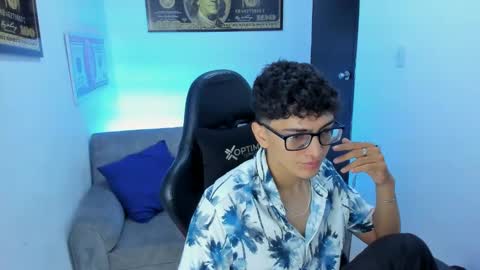 Snapshot of tylerwhiite_ chatting on February 19, 2:55 am online show from February 19, 2:55 am