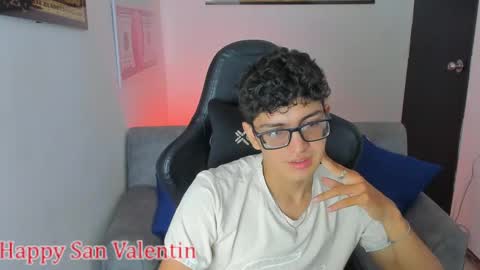 Snapshot of tylerwhiite_ chatting on February 14, 3:11 am online show from February 14, 3:11 am