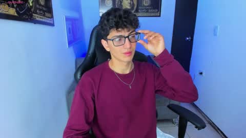 Snapshot of tylerwhiite_ chatting on March 7, 3:19 am online show from March 7, 3:19 am