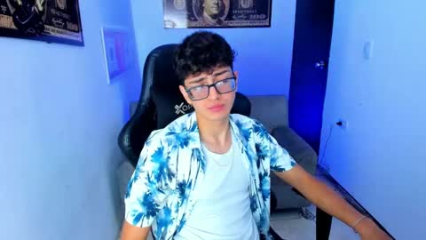 Snapshot of tylerwhiite_ chatting on March 5, 2:36 am online show from March 5, 2:36 am