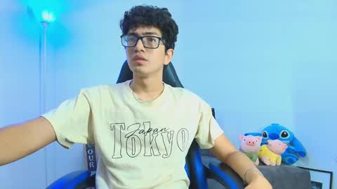 Snapshot of tylerwhiite_ chatting on September 27, 11:19 am online show from September 27, 11:19 am