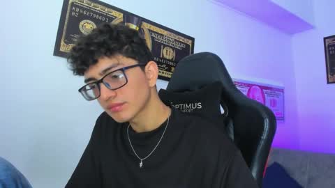 Snapshot of tylerwhiite_ chatting on March 12, 2:52 am online show from March 12, 2:52 am