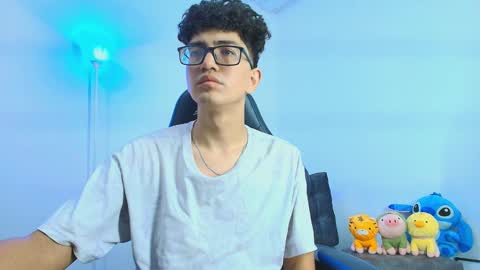 Snapshot of tylerwhiite_ chatting on October 7, 9:27 am online show from October 7, 9:27 am