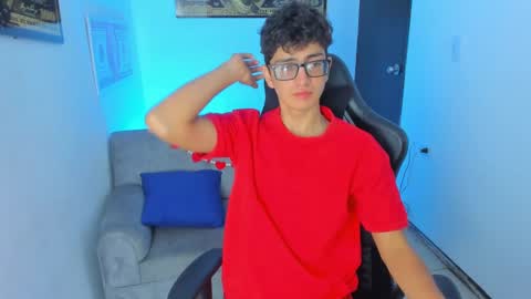 Snapshot of tylerwhiite_ chatting on February 15, 3:09 am online show from February 15, 3:09 am