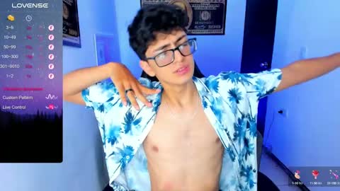 Snapshot of tylerwhiite_ chatting on March 5, 5:40 am online show from March 5, 5:40 am