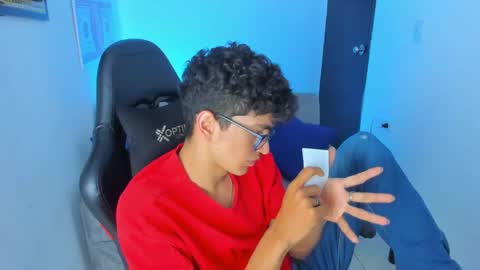 Snapshot of tylerwhiite_ chatting on February 15, 9:27 am online show from February 15, 9:27 am