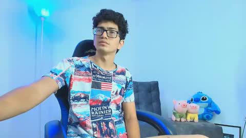 Snapshot of tylerwhiite_ chatting on September 19, 6:28 am online show from September 19, 6:28 am