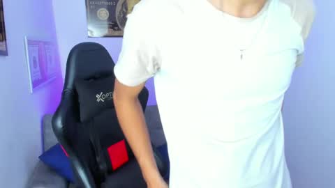 Snapshot of tylerwhiite_ chatting on March 9, 3:11 am online show from March 9, 3:11 am