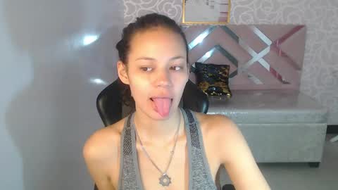 TYNA  online show from September 8, 5:01 pm