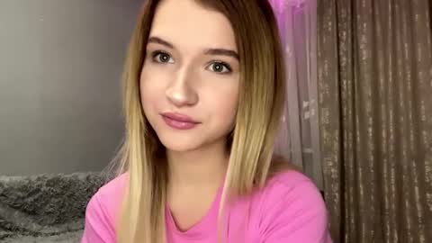 Vikki online show from December 1, 5:00 pm