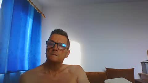 ulmeni4 online show from May 30, 3:54 pm
