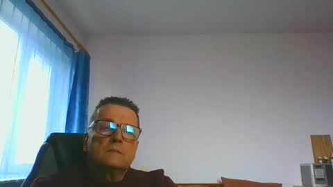 Snapshot of ulmeni4 chatting on December 4, 11:13 am ulmeni4 online show from December 4, 11:13 am