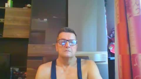 Snapshot of ulmeni4 chatting on December 17, 7:39 am ulmeni4 online show from December 17, 7:39 am