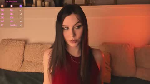 Una  online show from February 25, 10:52 am