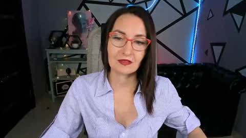 UnaTera online show from May 11, 6:31 am