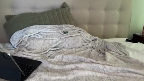 uncutnudist online show from September 17, 12:25 am