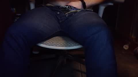 Under the desk online show from January 13, 9:44 pm