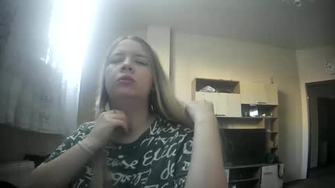 Snapshot of universeemily chatting on October 15, 7:32 am UniverseEmily online show from October 15, 7:32 am