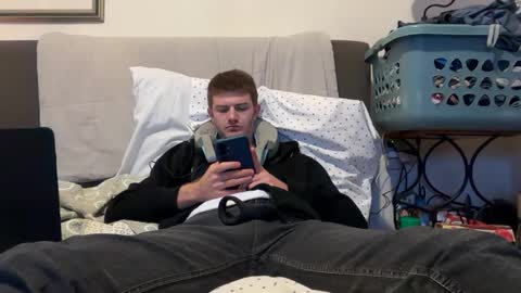 Snapshot of unverifiedbwc chatting on March 8, 1:36 pm Stepbro online show from March 8, 1:36 pm