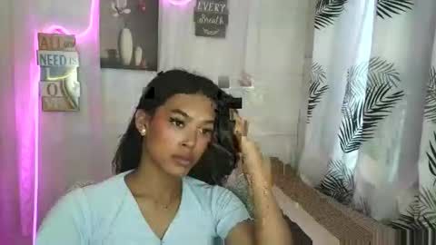 ur_dazzlingmorenaxx online show from May 2, 3:56 am
