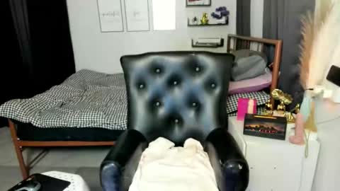 QUEEN ANGELA online show from April 19, 2:34 am