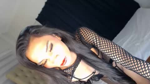 Snapshot of ur_tsemma chatting on October 6, 1:29 pm emma online show from October 6, 1:29 pm
