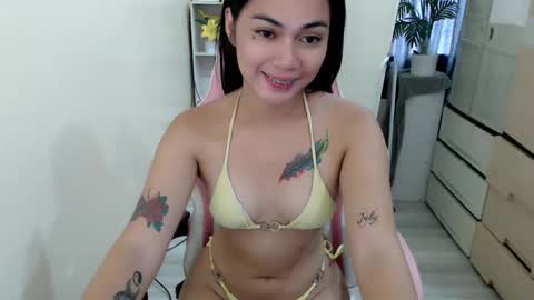 Snapshot of urasian_erica chatting on October 13, 4:03 am urasian_erica online show from October 13, 4:03 am