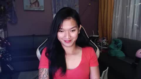 NEWRA  ALLISON online show from November 12, 9:06 pm