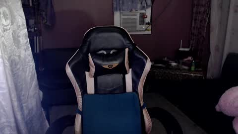 NEWRA  ALLISON online show from February 26, 8:25 pm