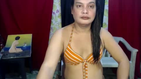 Snapshot of urasiandominaxx chatting on September 29, 5:28 am Diane online show from September 29, 5:28 am