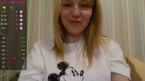 Snapshot of urbadkitty chatting on February 21, 3:32 pm urbadkitty online show from February 21, 3:32 pm