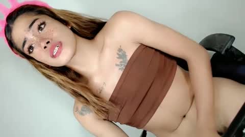 Snapshot of urbitch_haley69xx chatting on February 22, 5:13 pm Haley Mhate online show from February 22, 5:13 pm