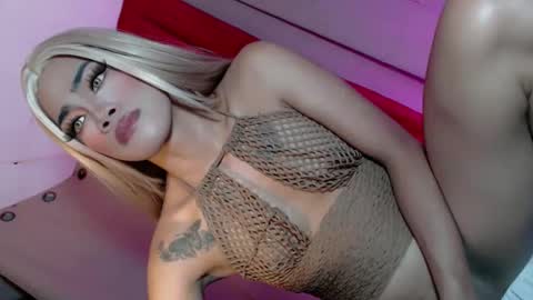 Snapshot of urbitch_haley69xx chatting on October 8, 2:19 am Haley Mhate online show from October 8, 2:19 am