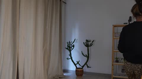 Linda Restrepo online show from December 4, 10:24 pm