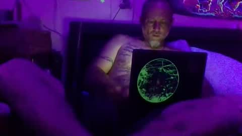 urdaddy875867 online show from April 20, 2:14 am