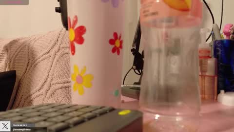 Snapshot of urdreamgiirl chatting on October 24, 10:10 pm Mia Miller online show from October 24, 10:10 pm