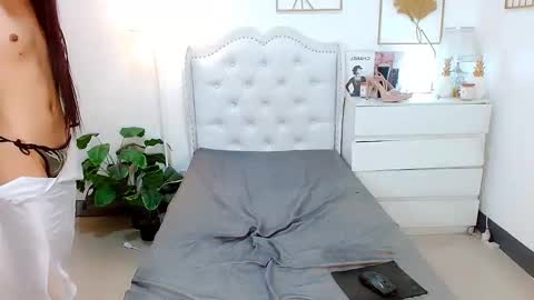 Snapshot of urfynestchina_doll chatting on March 2, 4:17 am Im your doll maica online show from March 2, 4:17 am
