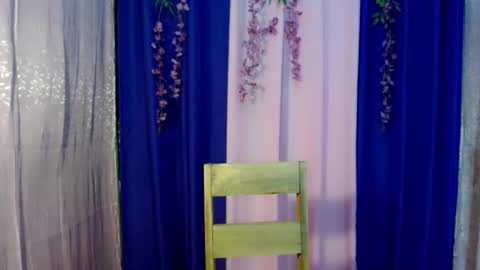 Snapshot of urgirl_leah chatting on October 4, 9:29 am Leah online show from October 4, 9:29 am