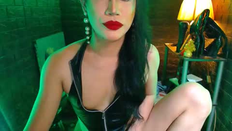 queen norelle online show from March 25, 9:43 pm