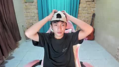 urhotasian_johnfikexx online show from June 2, 4:47 am