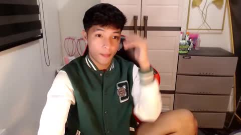 Ethan online show from April 10, 3:06 pm