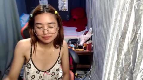 urlovelychinita online show from January 3, 4:44 am