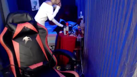 urlovelychinita online show from January 11, 1:06 am