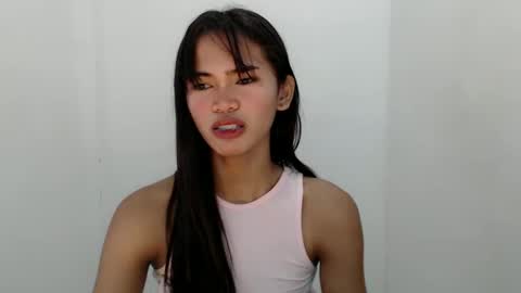 Snapshot of ursandra_xx chatting on February 27, 1:52 am ursandra_xx online show from February 27, 1:52 am