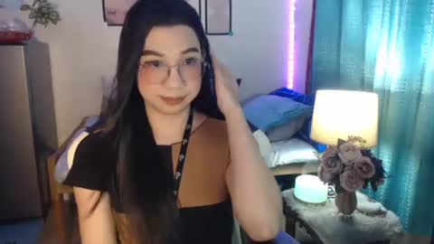 Snapshot of urwetasianprincessxx chatting on December 4, 10:18 am Ashley Kate Mateo Gray online show from December 4, 10:18 am