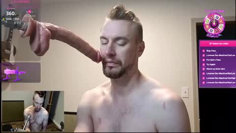 Snapshot of usemythroat664034 chatting on September 19, 6:33 pm MalcolmRW online show from September 19, 6:33 pm